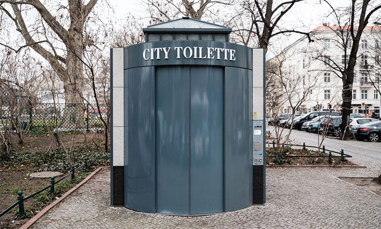 Hundreds of Berlin privies broken by gangs to steal coins