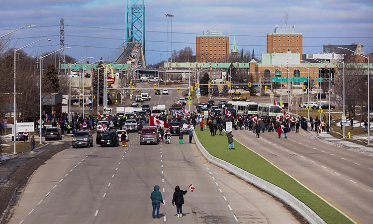 Blockades on Canada-US border continue as protesters out in force again