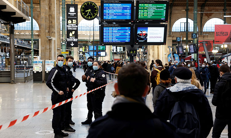 Paris police kill man wielding long-blade knife at train station