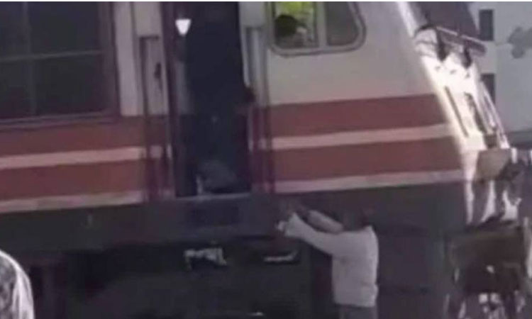 Train driver stops midway to buy his favourite snacks in India