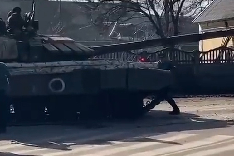 VIDEO: Brave Ukrainian man tries to stop Russian tank with bare hands