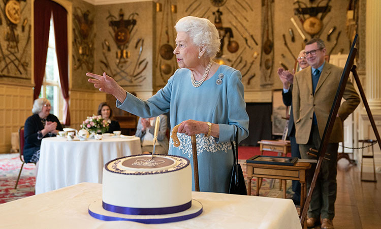 Queen Elizabeth begins celebrations to mark 70 years on throne