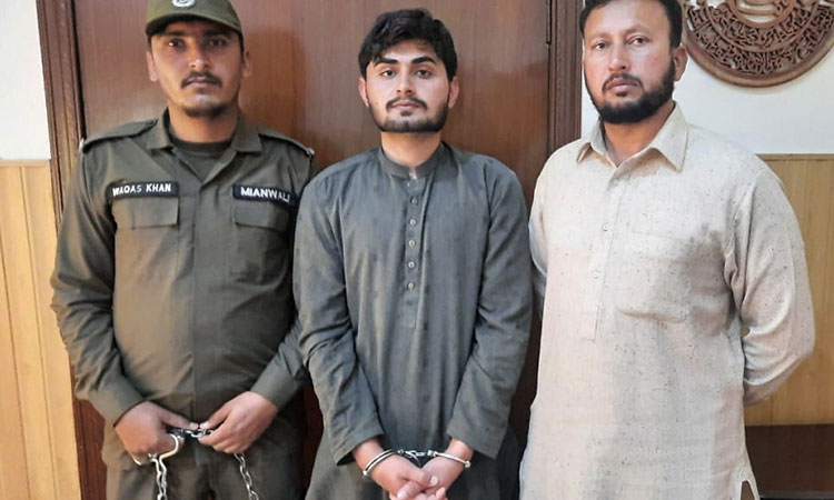 Pakistan police arrest father who shot newborn daughter 