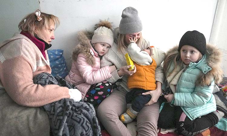 Seven Ukrainian civilians die in shelling of refugee convoy