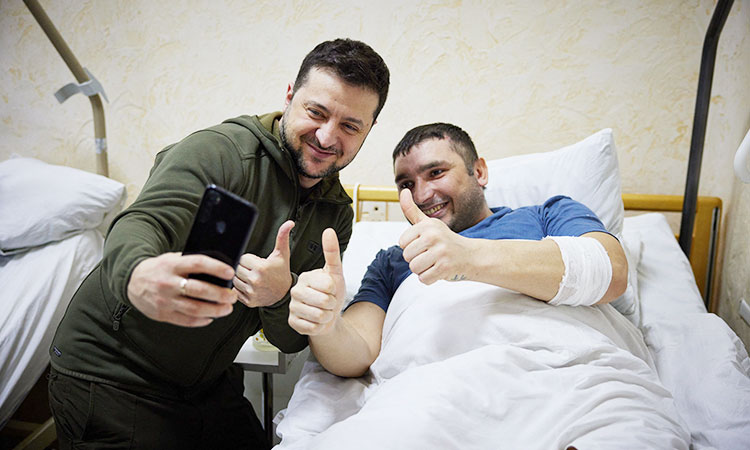 President Zelensky visits wounded Ukrainian soldiers in hospital