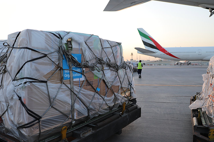 UAE sends plane carrying 27 tonnes of assistance to support Ukrainian refugees in Poland