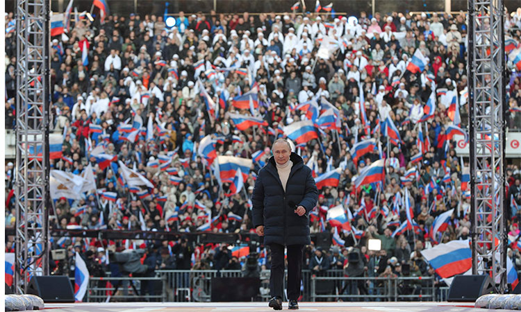 Putin appears at huge rally at Moscow stadium, praises troops' actions in Ukraine