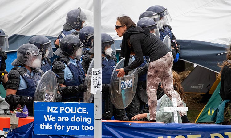 New Zealand protesters burn camp after riot police move in