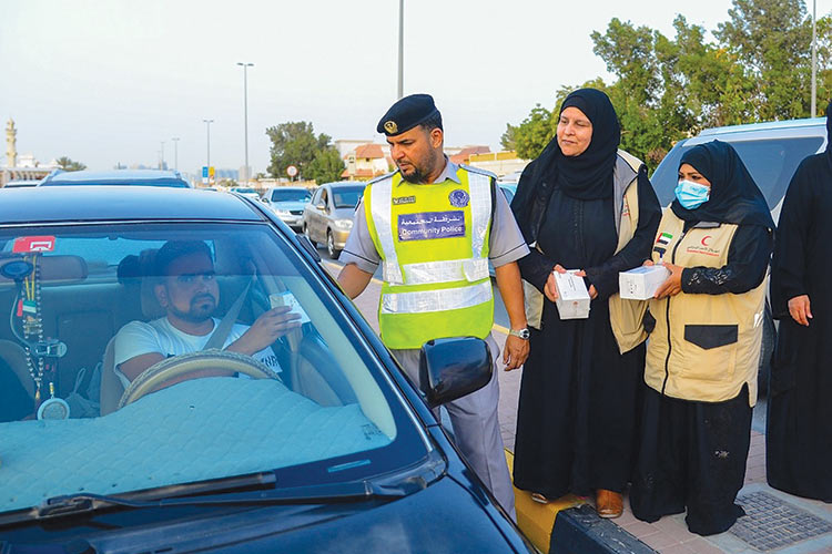 Sharjah Police, Emirates Red Crescent distribute Iftar meals