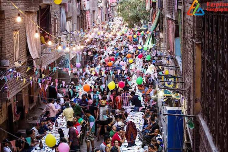 VIDEO: Cairo celebrates Ramadan with 1-km-long Iftar table