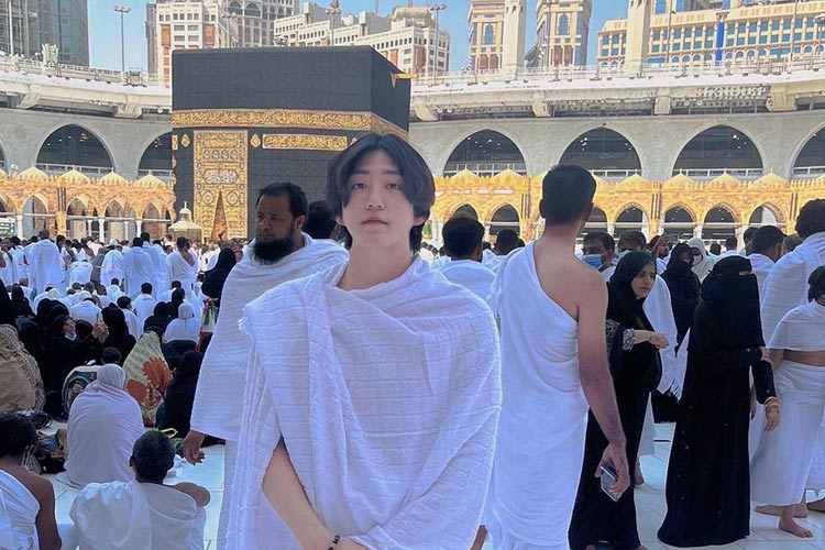 K-pop singer Daud Kim performs Umrah, calls himself the ‘luckiest guy’