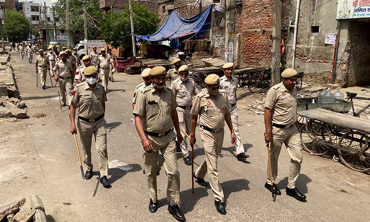 Police arrest dozens after mob attack in India