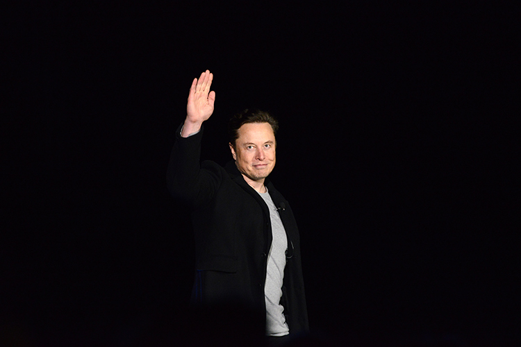 Billionaire Elon Musk says he doesn't own a home and sleeps at his friends' place