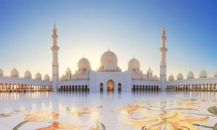 Sultan of Oman visits Sheikh Zayed Grand Mosque