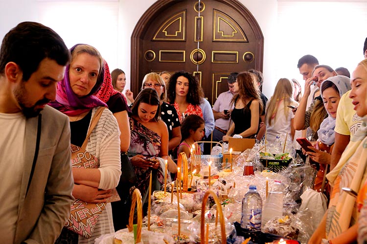 Russians, Ukrainians together mark a peaceful Easter in Sharjah