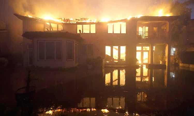 Massive New Mexico wildfire leaps ahead with flying embers