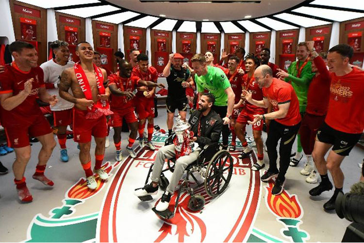 Liverpool’s Mo Salah celebrates with Moamen Zakaria after the FA Cup victory