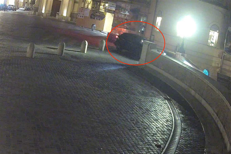 VIDEO: Man drives Maserati down Rome’s iconic Spanish Steps after ‘wrong turn,’ arrested 