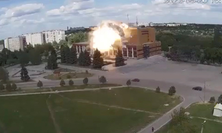 VIDEO: Deadly Russian missile strike destroys Palace of Culture in Ukraine