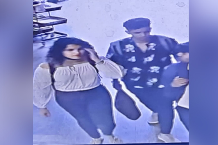 18-year-old girl dies after falling off second floor of mall in Bengaluru