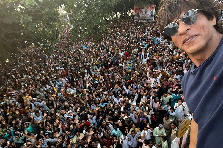 Bollywood superstar Shah Rukh Khan shares Eid greetings, massive crowd gathers at Mannat 