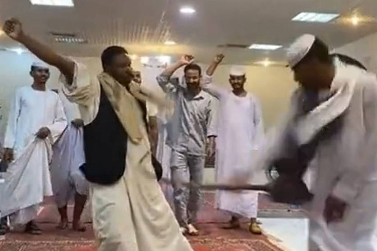 VIDEO: Sudanese groom flogs one of his friends to test his endurance as part of tradition