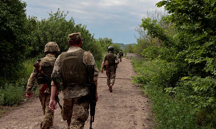 Ukrainian defenders hold out in Donbas city