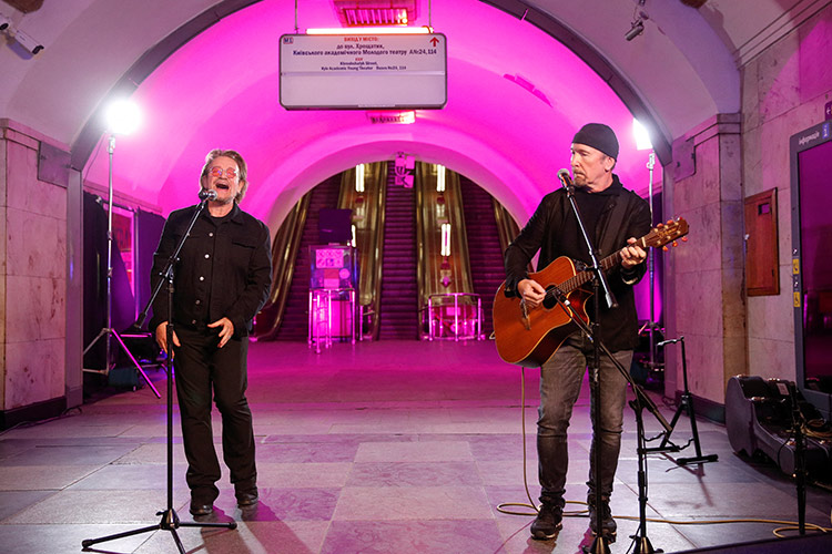 VIDEO: U2's Bono gives 'freedom' concert in Kyiv metro station