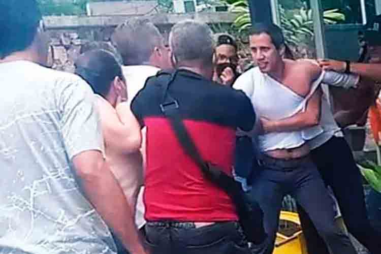 VIDEO: Venezuelan opposition leader attacked during national tour