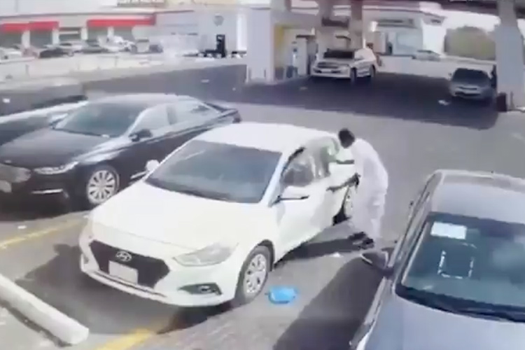 VIDEO: Thief steals car in 10 seconds at petrol station in Saudi Arabia