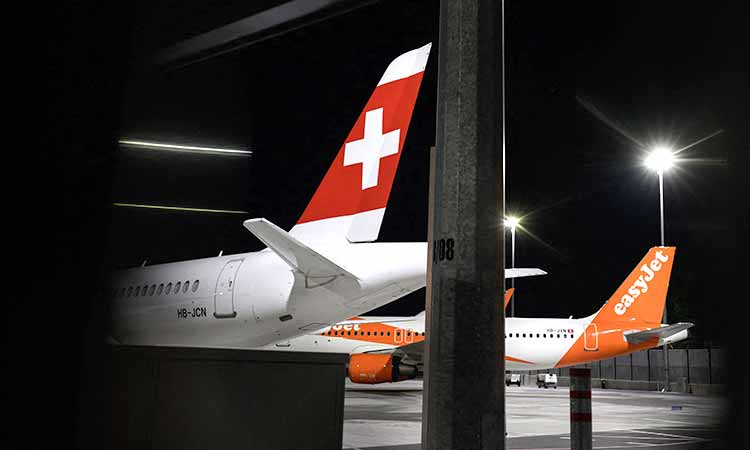 Flights resume after computer glitch shuts Swiss airspace