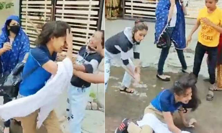 VIDEO: 4 women beat up a pizza delivery girl just for ‘looking at them’ in India