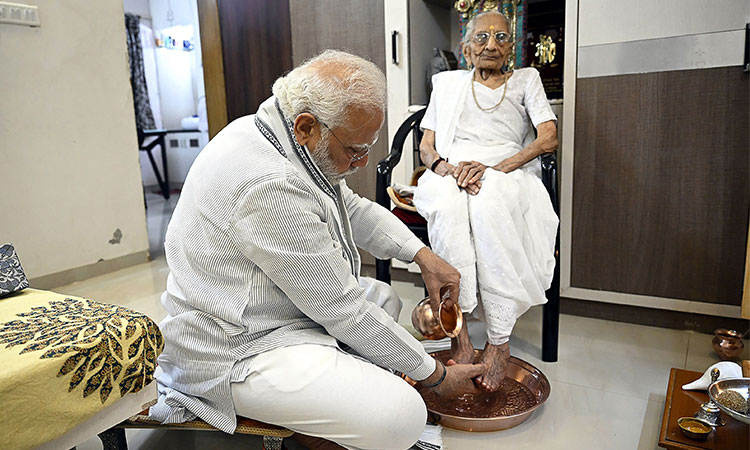 Indian PM Modi pens emotional blog as his mother turns 100