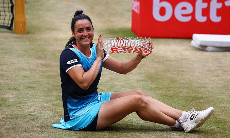 Ons Jabeur wins Berlin Open, comforts injured Bencic