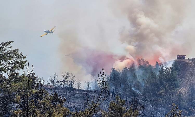 Wildfire in southwest Turkey rages on, dashing hopes it was contained