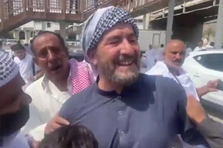 VIDEO: 52-year-old British man walks from England to Makkah for Hajj 