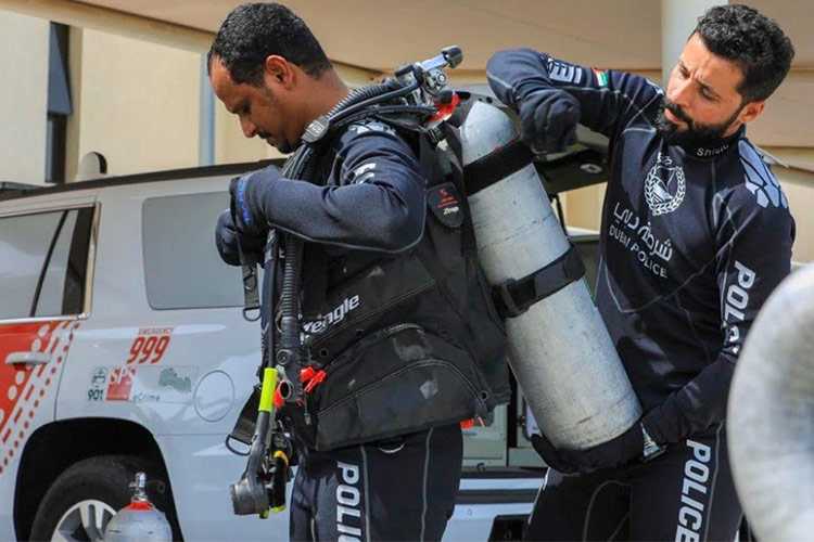 Dubai Police rescue a man from drowning within minutes