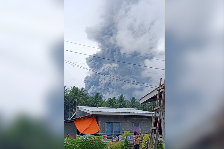 VIDEO: Philippine volcano spews ash and steam, alarms villagers