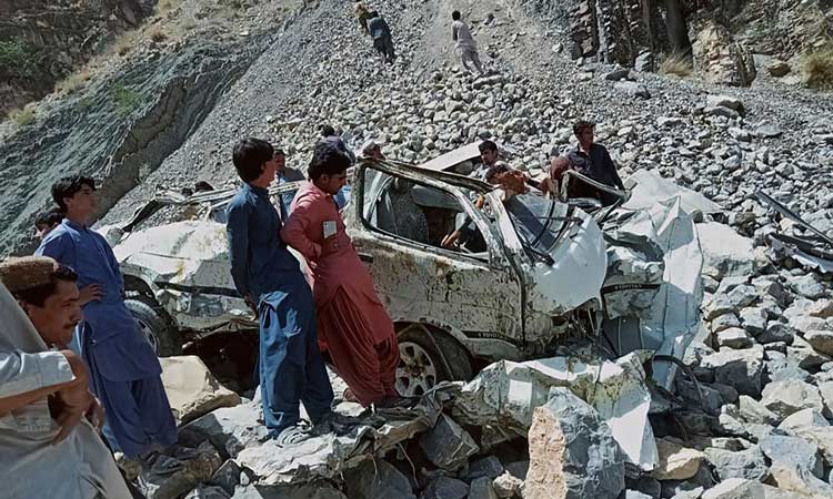 14 dead as jeep falls from mountain road into ravine in Pakistan