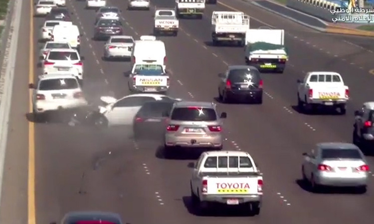 VIDEO: Negligent motorists cause multiple accidents in Abu Dhabi 