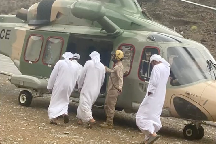 Royal Oman Police evacuate Emiratis from flood-affected valley