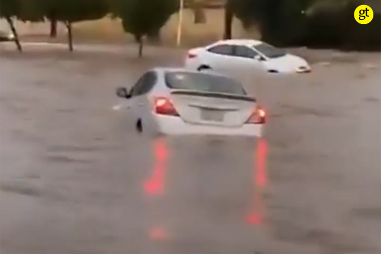 Riyadh swamped by heavy rain and thunderstorm