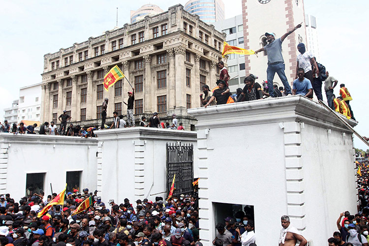 VIDEO: Angry Sri Lankans storm Presidential Palace as Gotabaya Rajapaksa flees