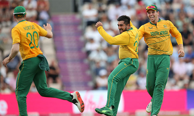 Shamsi tops wife's request as South Africa seal T20 series win over England