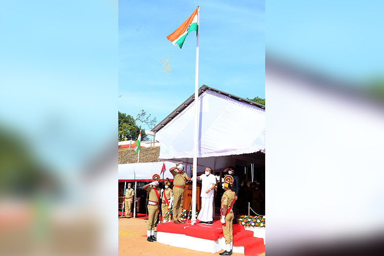 Vijayan stresses on federalism, secular values in Independence Day speech