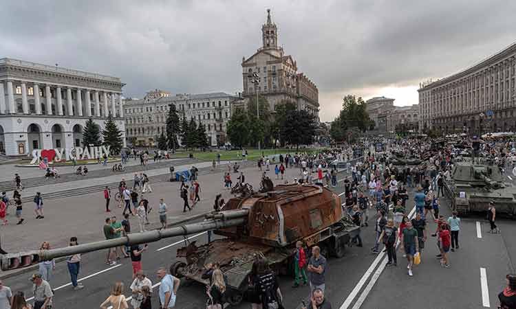 Ukrainians mark 31st year of independence as Russian air raids hang like the sword of Damocles