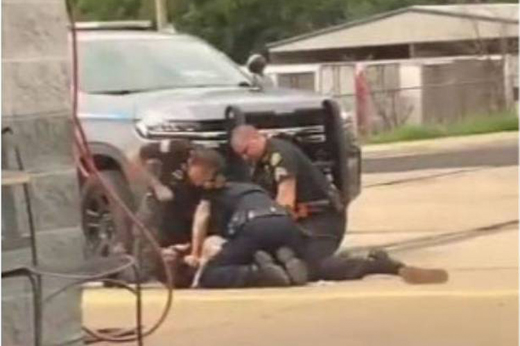 VIDEO: 3 US police officers suspended after video captures them beating a man 