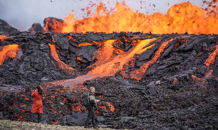 Gases from Iceland’s volcano threaten nearby village