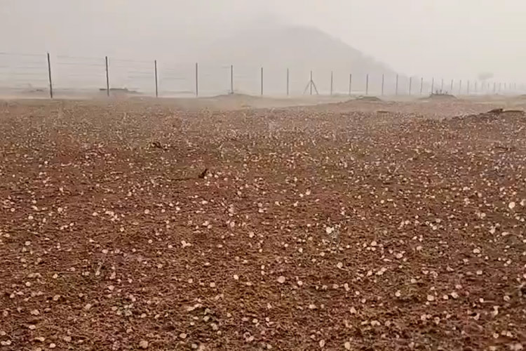 Rain, hailstorm witnessed in some UAE areas, but humidity remains high