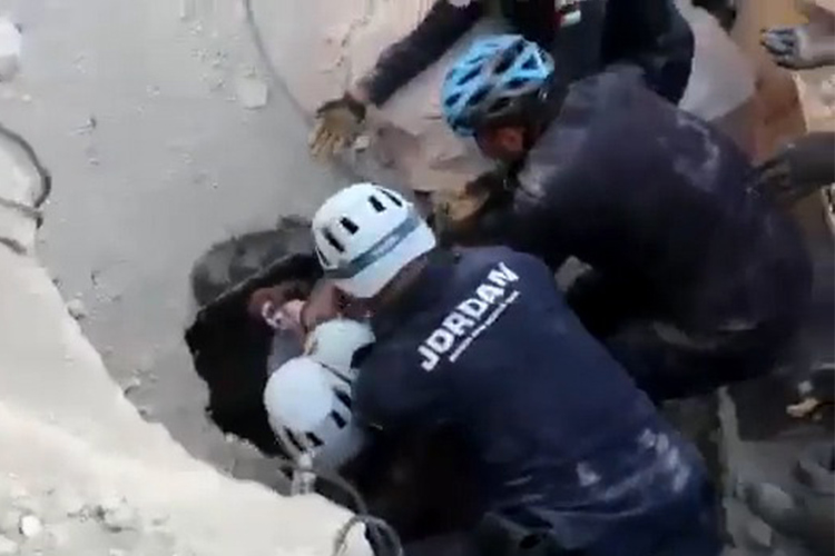 VIDEO: Jordanian Civil Defence rescue baby girl from the rubble of collapsed building after 24 hours 